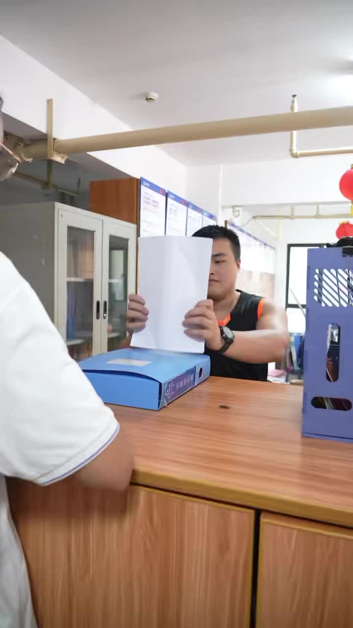 人出门 车归位，出游前记得正确停放电动车