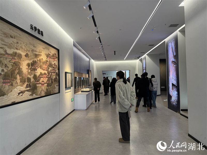云夢博物館迎來參觀潮。人民網(wǎng)記者 張雋攝