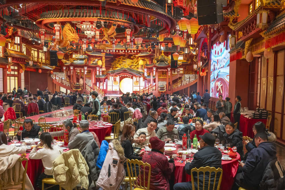 新华全媒+|活力旺 亮点多——春节消费市场一线观察