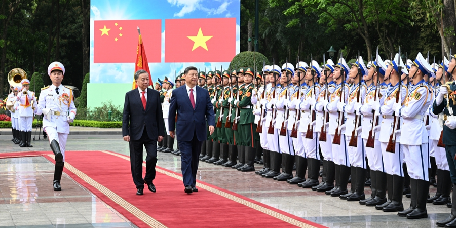 越共中央总书记苏林为习近平举行欢迎仪式