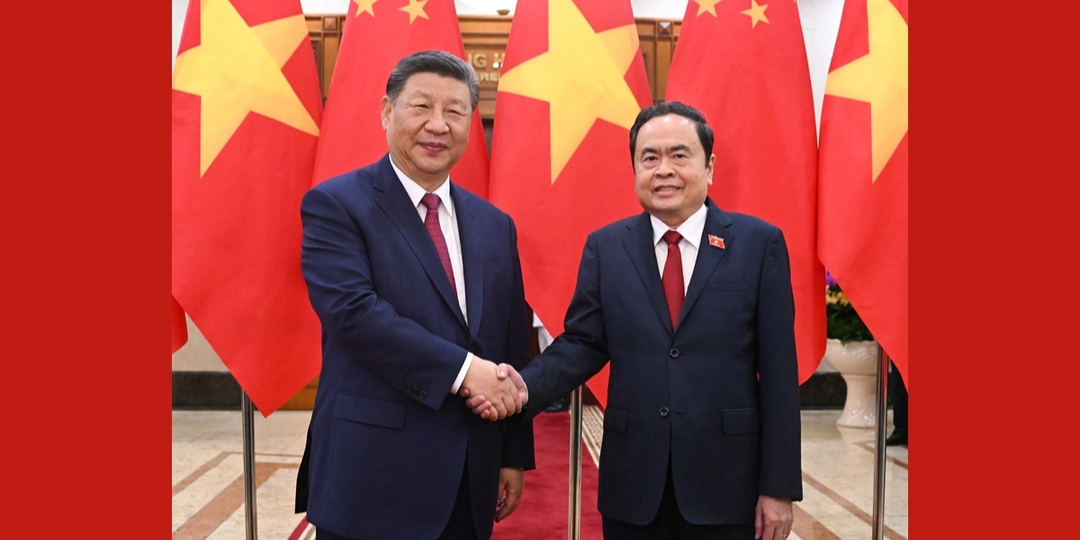 习近平会见越南国会主席陈青敏