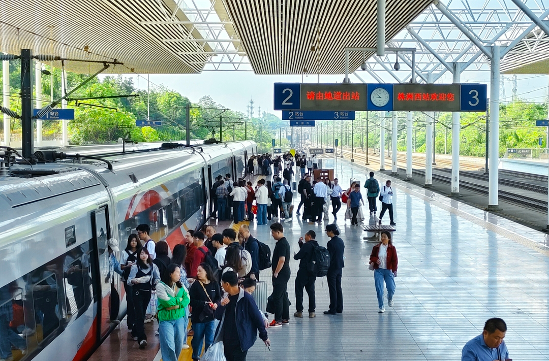 五一黃金周株洲西站加開列車70列