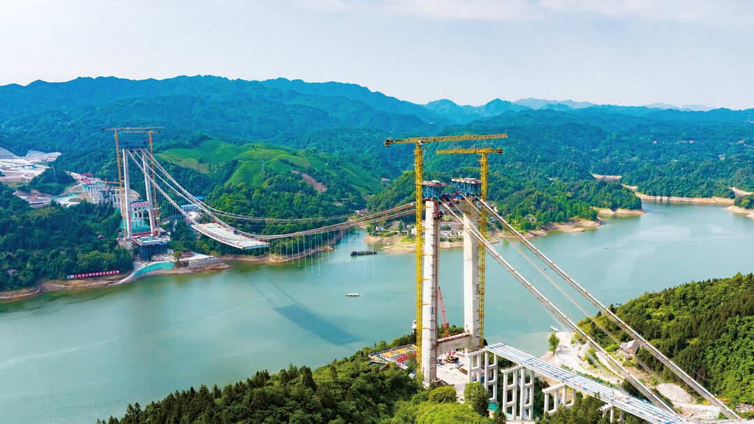 坚守岗位建大桥