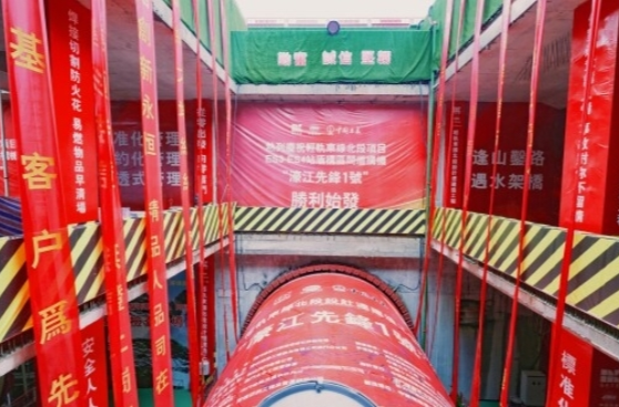 湖南造盾构机开掘澳门轻轨隧道