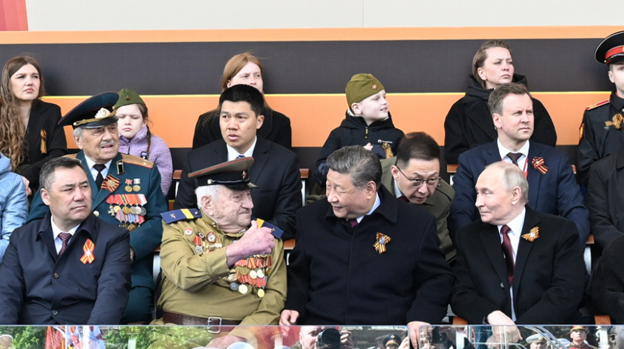习近平出席俄罗斯纪念苏联伟大卫国战争胜利80周年庆典