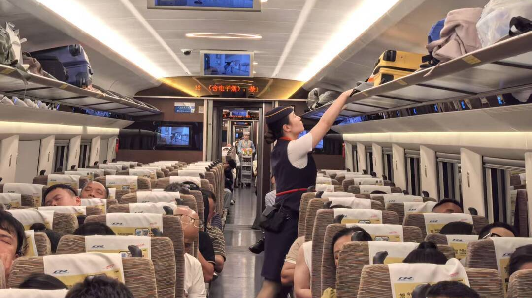 从粤港澳大湾区到湖南湘西 一条高铁线串起山与海的深情