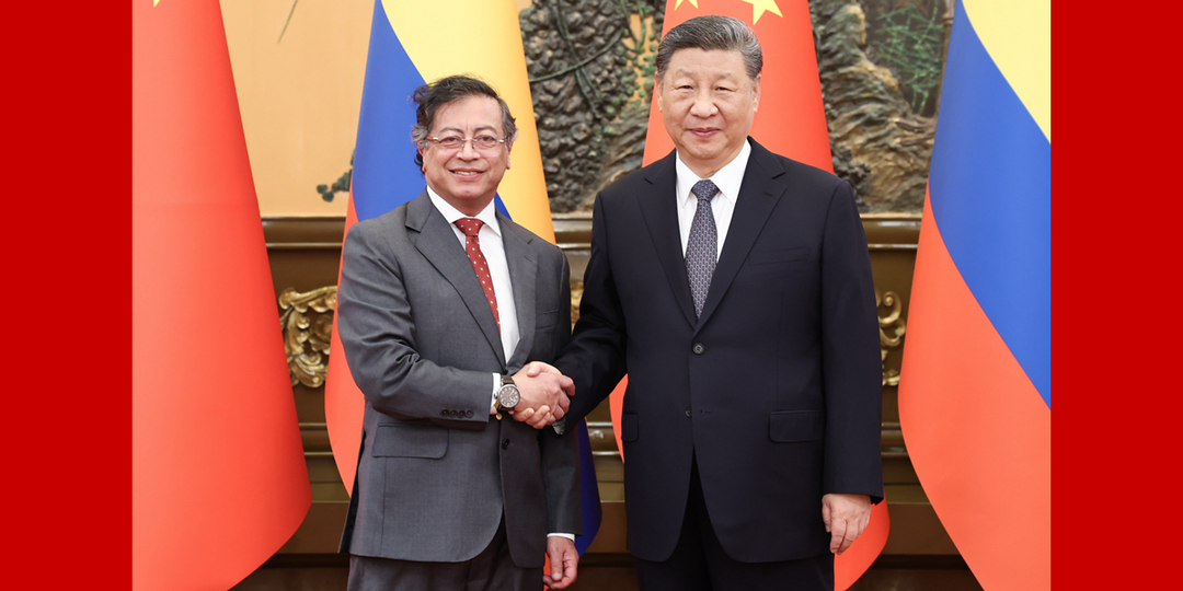 习近平会见哥伦比亚总统佩特罗