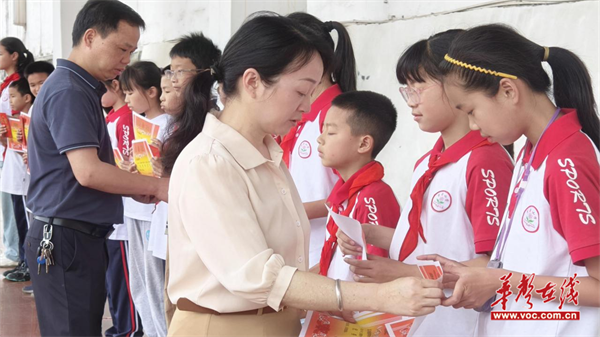 营造浓厚书香氛围 资兴市罗围小学举行2025年上期“书香少年”表彰大会