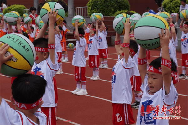 【组图】洪江市龙标幼儿园：活力篮球燃激情 亲子同游乐翻天