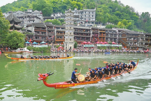 击桨破沧浪 龙舟竞风流