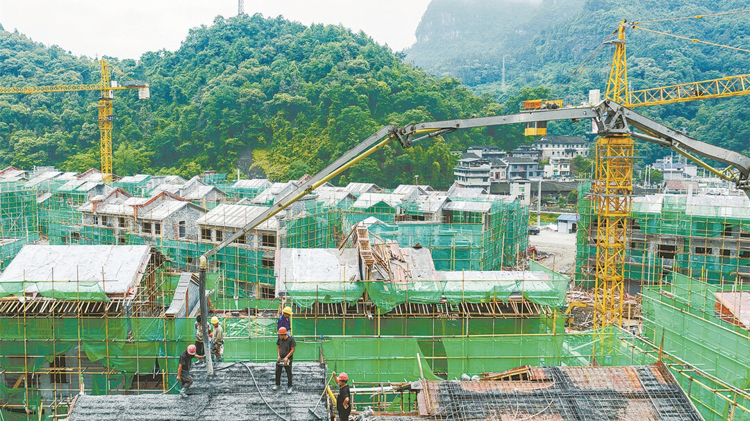 坚守岗位建新居
