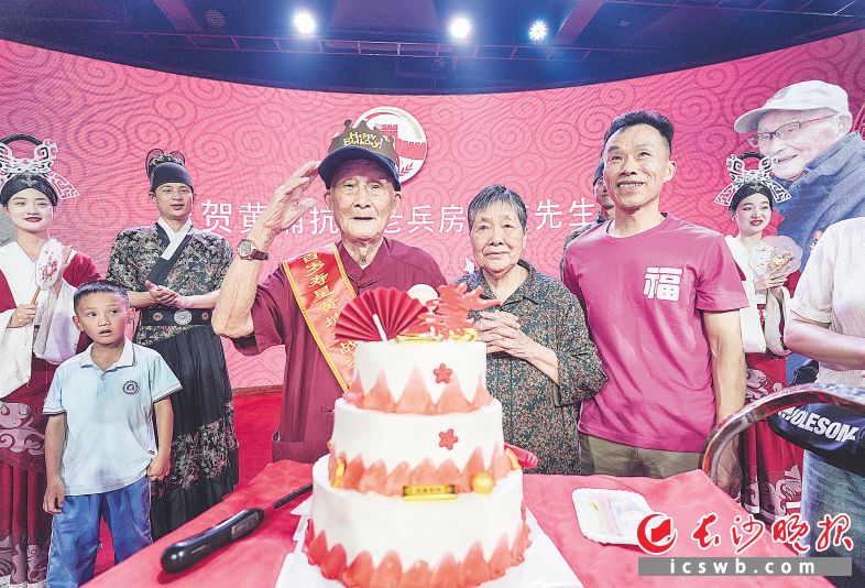 抗日烽火中，他为“飞虎队”指引航向