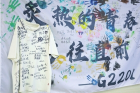 “真心相待就必然会有不舍” 明德教师含泪唱《人间》祝福高考生