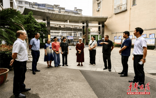 湘潭市十一中：昔日同窗今聚首 母校恩情永驻心