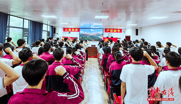 道县敦颐高级中学举行新团员入团仪式