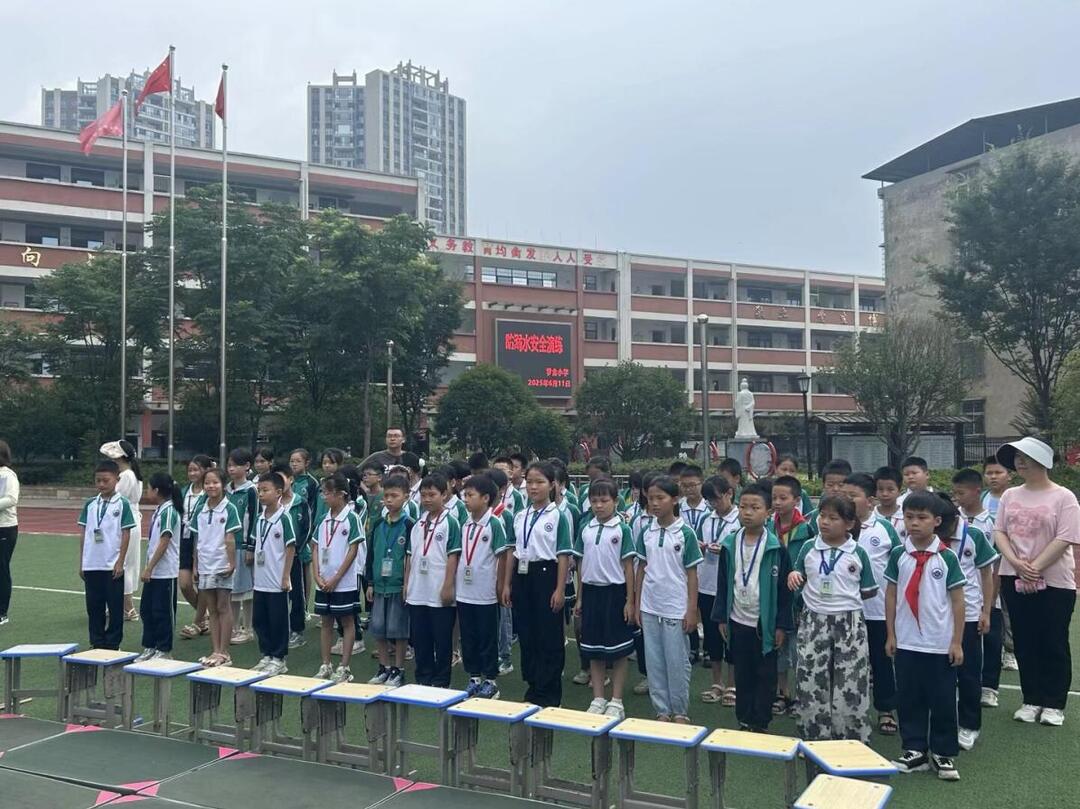 耒阳市罗含小学开展防溺水安全演练活动