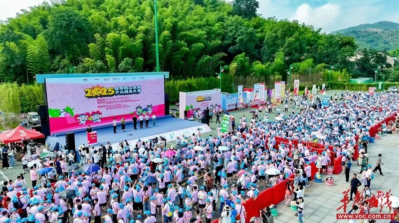“益阳走娃”开走 3000余名参赛者探访桃江竹林秘境