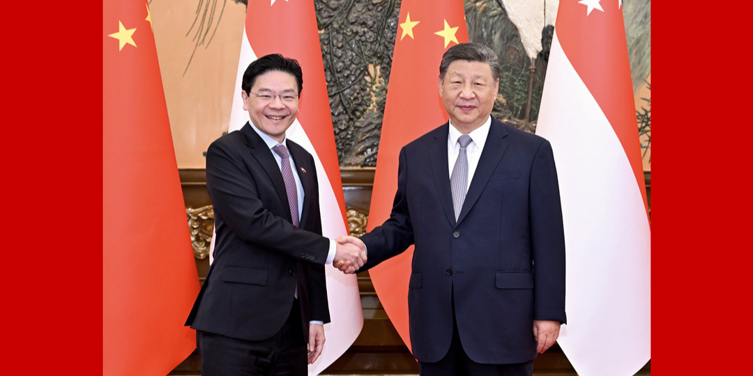 习近平会见新加坡总理黄循财