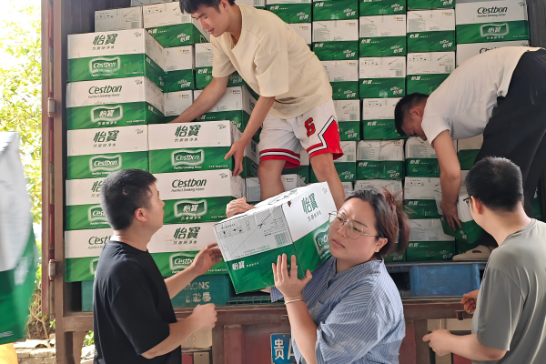 華潤飲料馳援4.8萬瓶怡寶賑災(zāi)用水已送達貴州榕江災(zāi)區(qū)