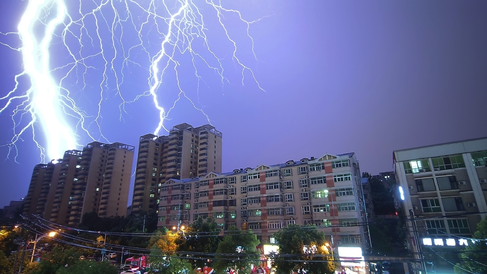 长沙雨夜，捕捉到银色闪电