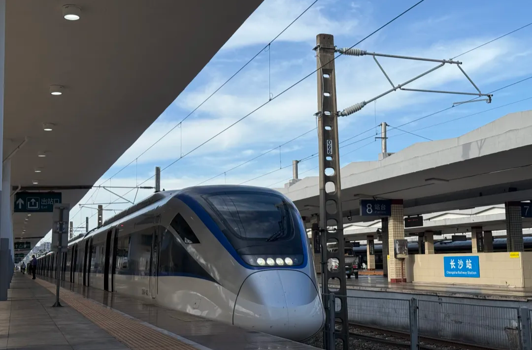 长株潭城际铁路实行新运行图，长沙往石门县北方向增开10对列车