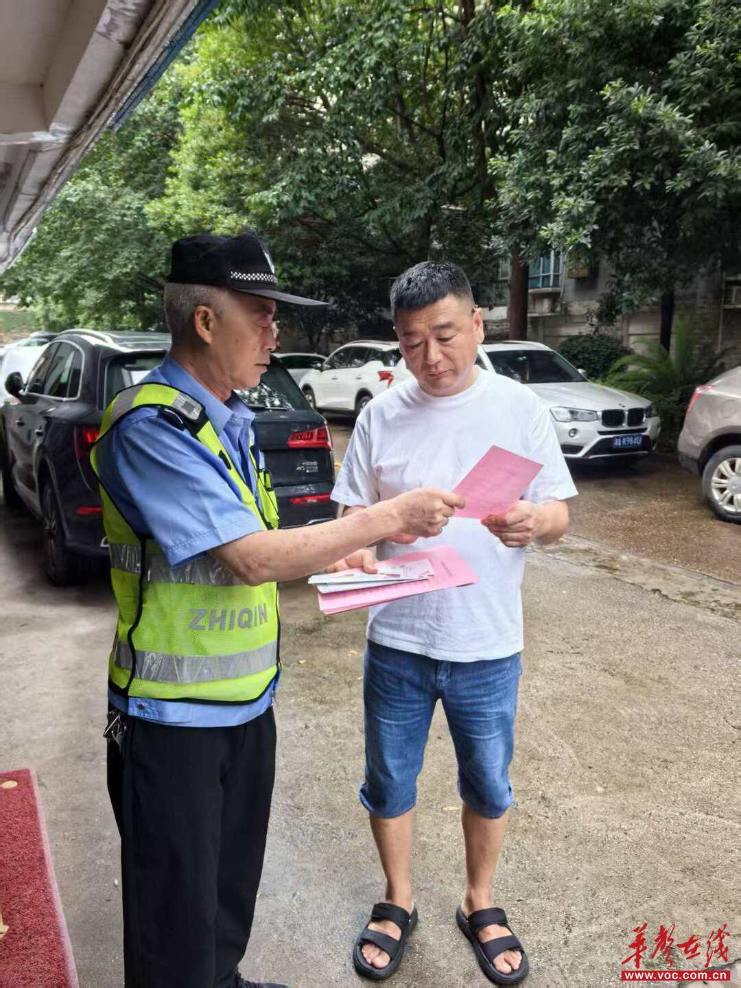 路網(wǎng)中、校門口、斑馬線……89名義警守護(hù)交通平安