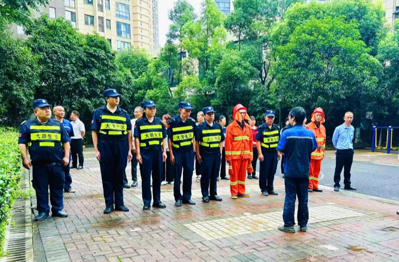 长沙天鹅塘社区：夏夜光影映平安 织密安全防护网