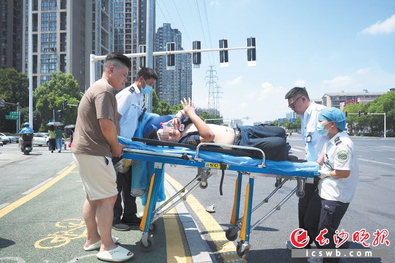 “醫”路奔跑，生怕錯過一秒