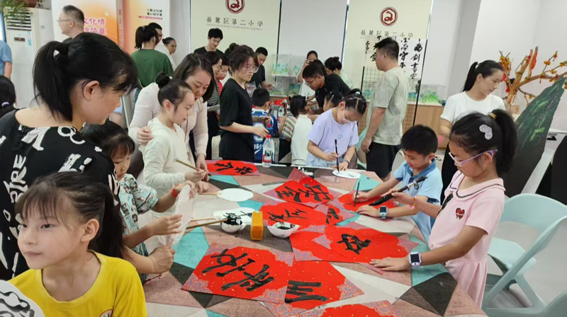 社区执舵领航向 家社校挥墨筑平安