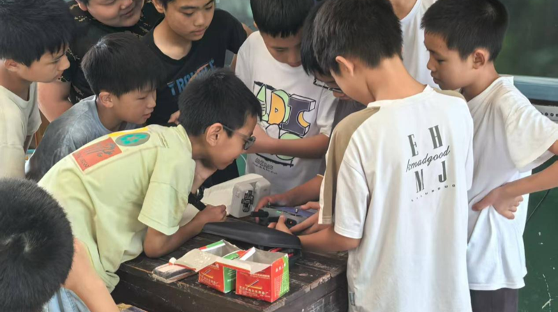 11岁少年携无人机支教 点亮乡村孩子的“科技梦”