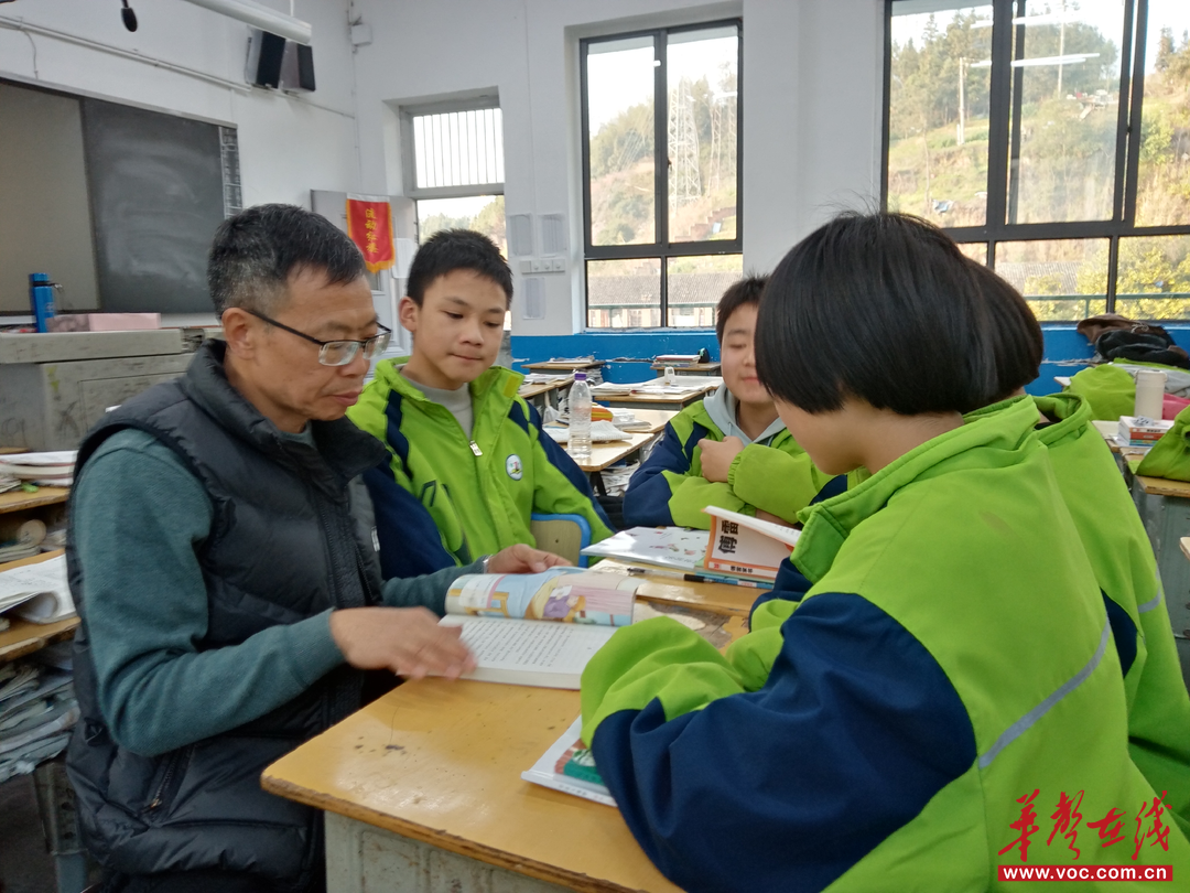 绥宁县绿洲中学袁文福：发挥毕生余热 奉献满腔热忱