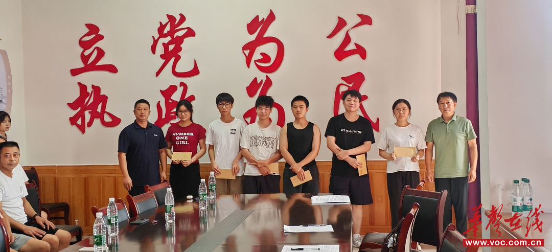 浏阳市鸭头村：“抠”出来的奖学金  村“两委”为教育“让路”