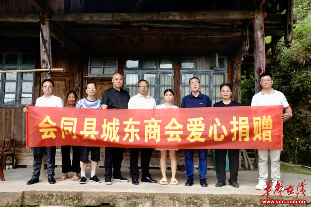 龙香君：逆境苦读圆本科梦 爱心资助暖求学路