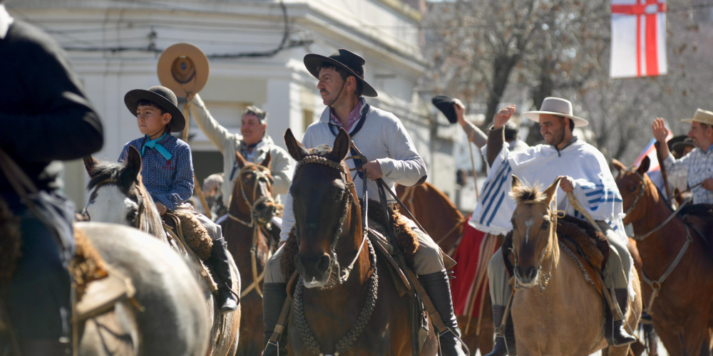乌拉圭举行宣告独立200周年纪念活动