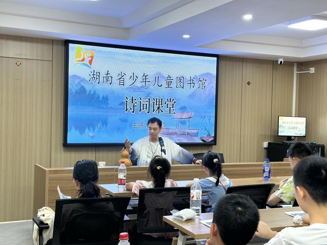 清水塘街道诗词课堂：为孩子们开启文化传承之旅