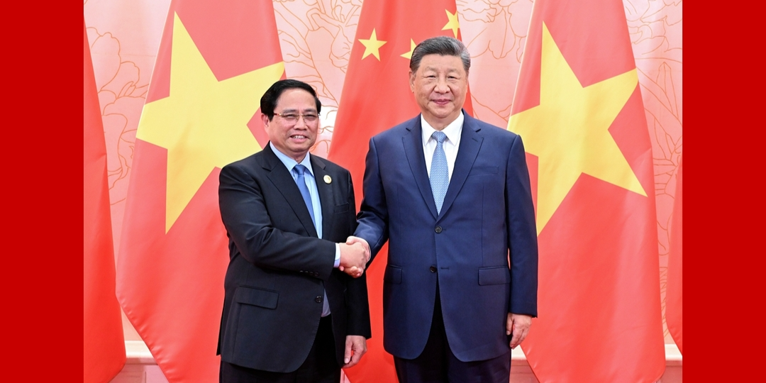 习近平会见越南总理范明政
