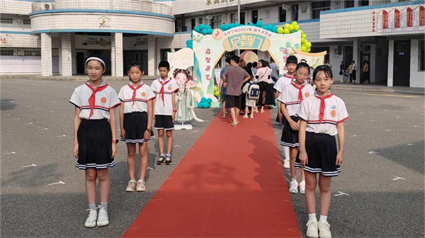开笔礼启智逐梦 大桥学校举行2025级新生报到活动