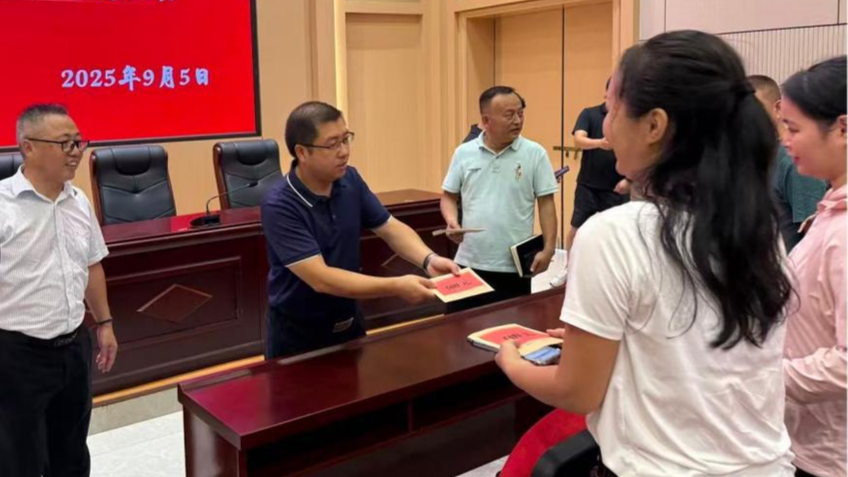 中方县领导赴中方职中开展教师节走访慰问
