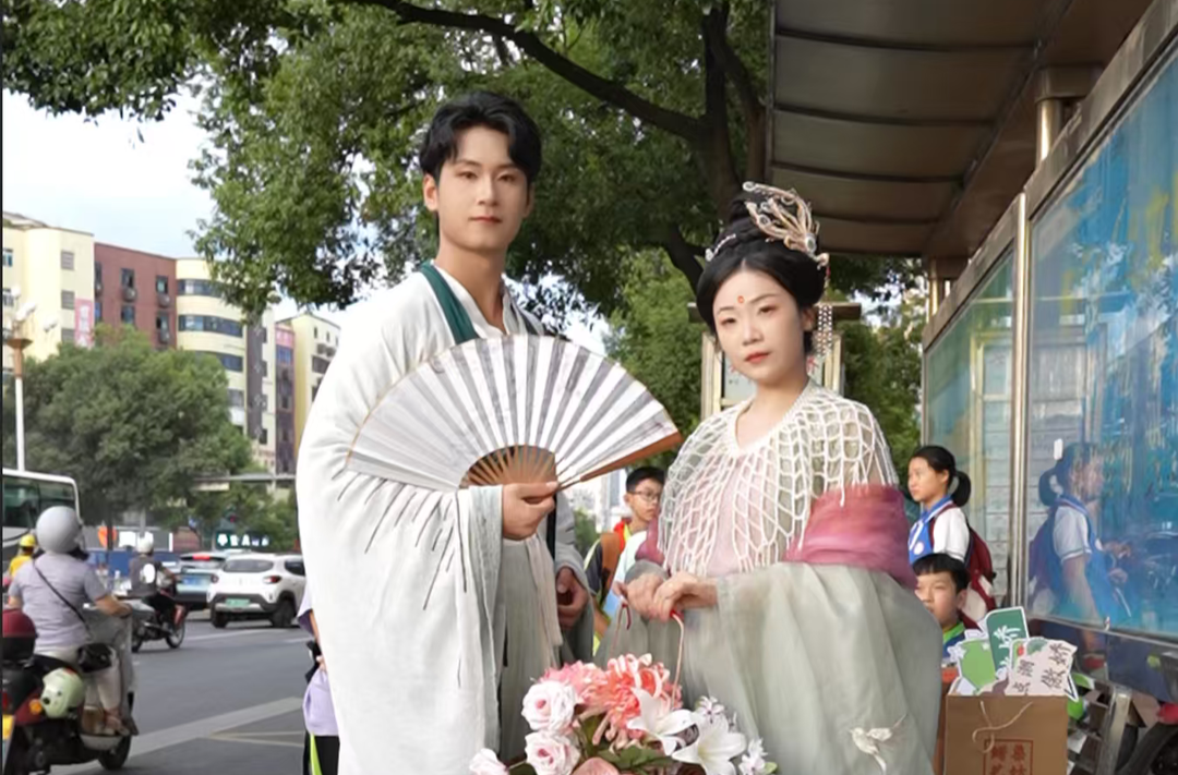 “非遗巴士”欢乐多 “嫦娥”“吴刚”来送礼