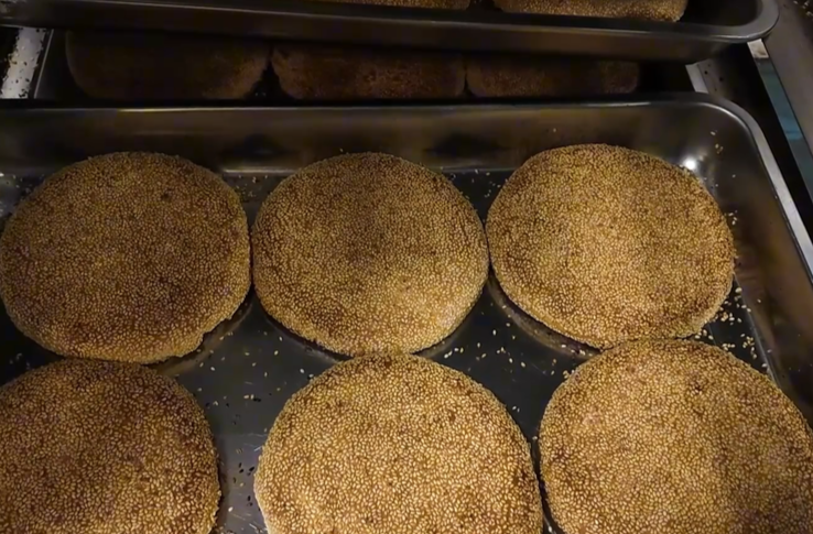 一口品三香，匠心传百年 非遗月饼用柴火烤出“湖南味道”