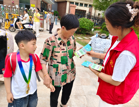 践行垃圾分类，共享绿色生活
