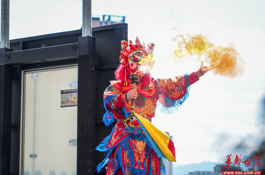 人偶共舞“变脸”惊艳非遗展 国家级非遗解锁新玩法
