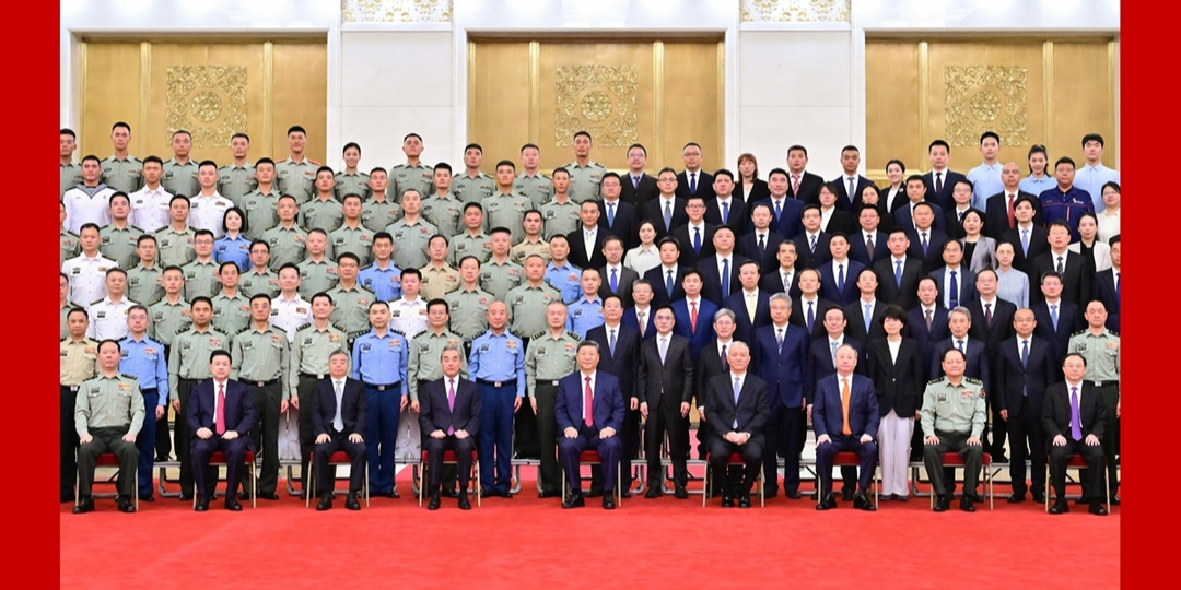 习近平亲切接见中国人民抗日战争暨世界反法西斯战争胜利80周年纪念活动筹办工作各方面代表