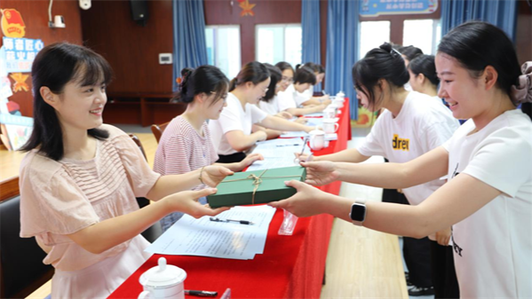 长郡月亮岛第三小学：师徒结对赓续薪火 青蓝携手匠心筑梦