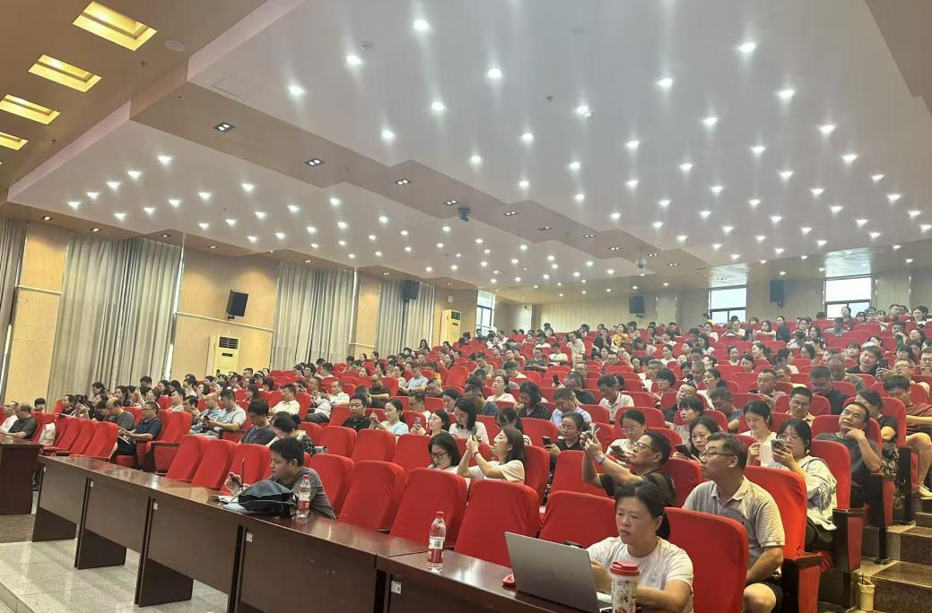 AI賦能職教新未來！湖南有色金屬職院340名教師完成人工智能應用能力“充電”