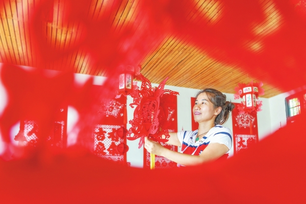 趕制宮燈 供應市場