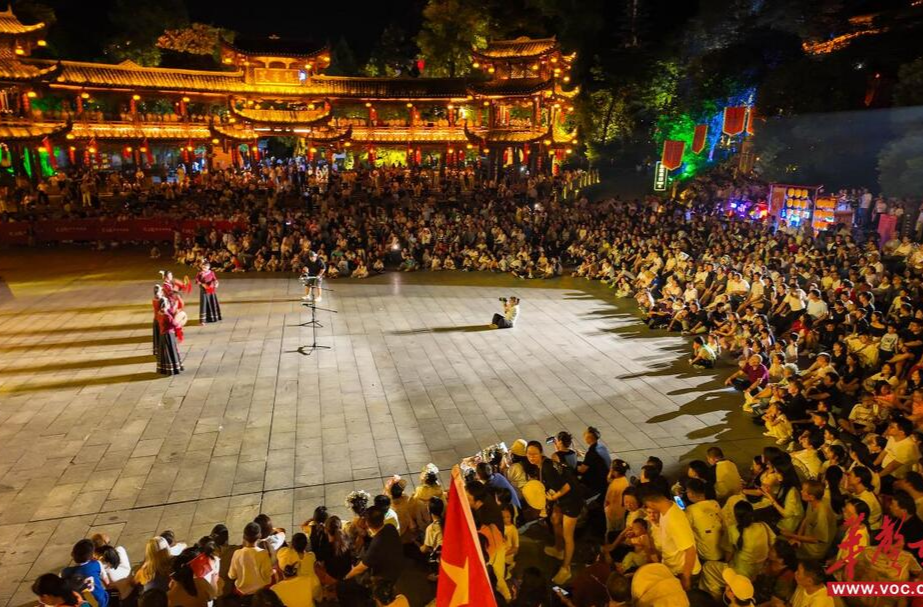 湘约“双节”⑱｜长假过半，芙蓉镇·红石林度假区热度持续攀升