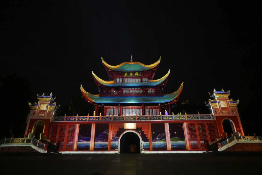 “双节”假期收官！《今上岳阳楼》《洞庭幻境》全体员工用坚守与服务交出高分答卷