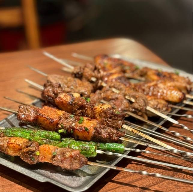 小唐下班吃了啥|燒烤 “另類”從bistro到板前炭燒，老板心情決定菜單