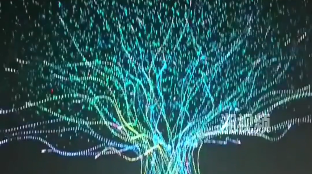 瀏陽(yáng)又在上演煙花“魔法” 萬(wàn)架無(wú)人機(jī)點(diǎn)亮“生命之樹(shù)” 破兩項(xiàng)吉尼斯紀(jì)錄